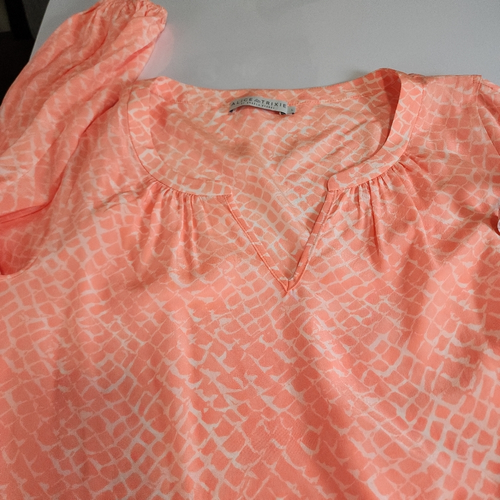 Alice + Trixie Silk Split Sleeve Peasant Blouse Coral Print Size Large - Picture 9 of 15